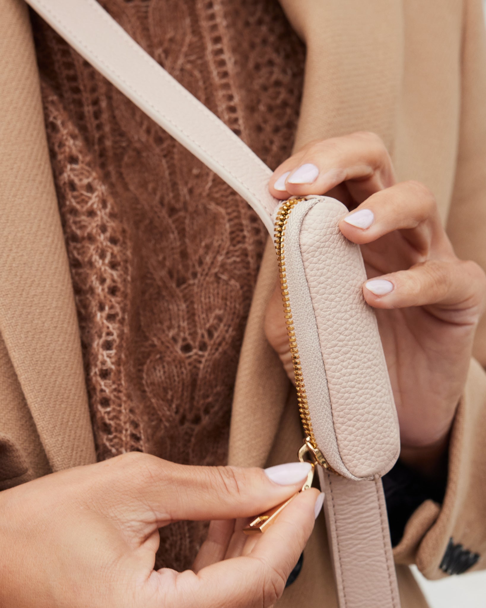 バッグ Her lip to scoop and Escape Multi pouch Her lip to scoop and Escape Multi pouch - メルカリ